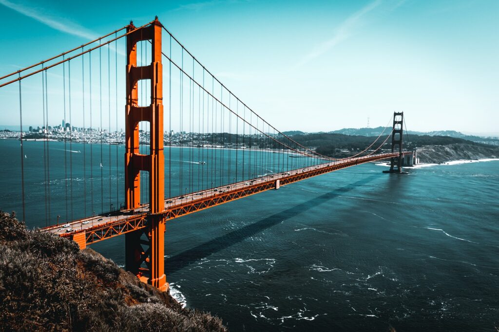 "Uno de los lugares turísticos más visitados por los participantes del programa Work and Travel USA es el Golden Bridge de San Francisco"